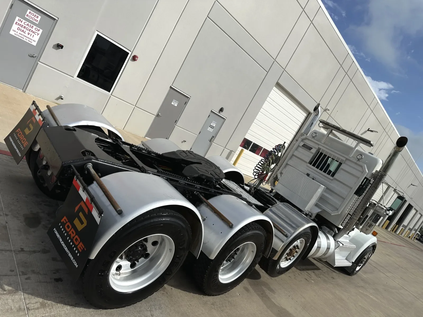 2017 Kenworth W900 - image 11