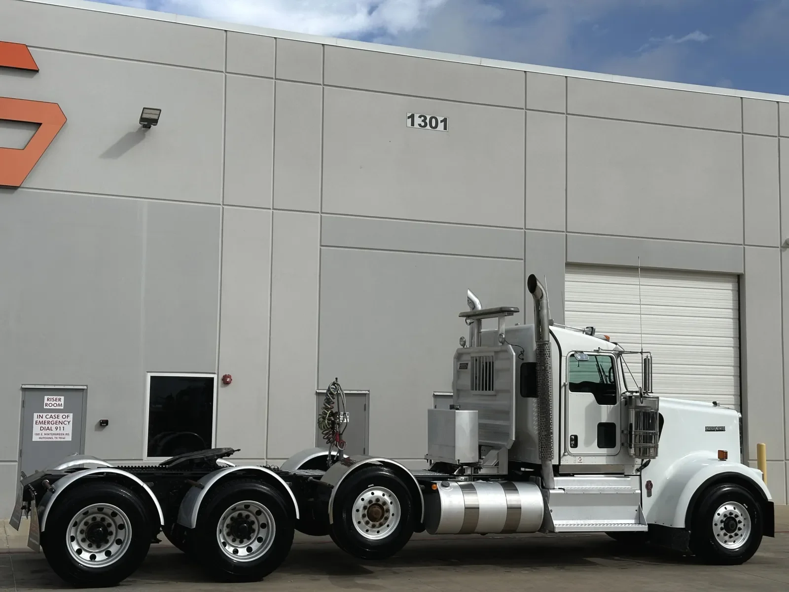 2017 Kenworth W900 - image 5