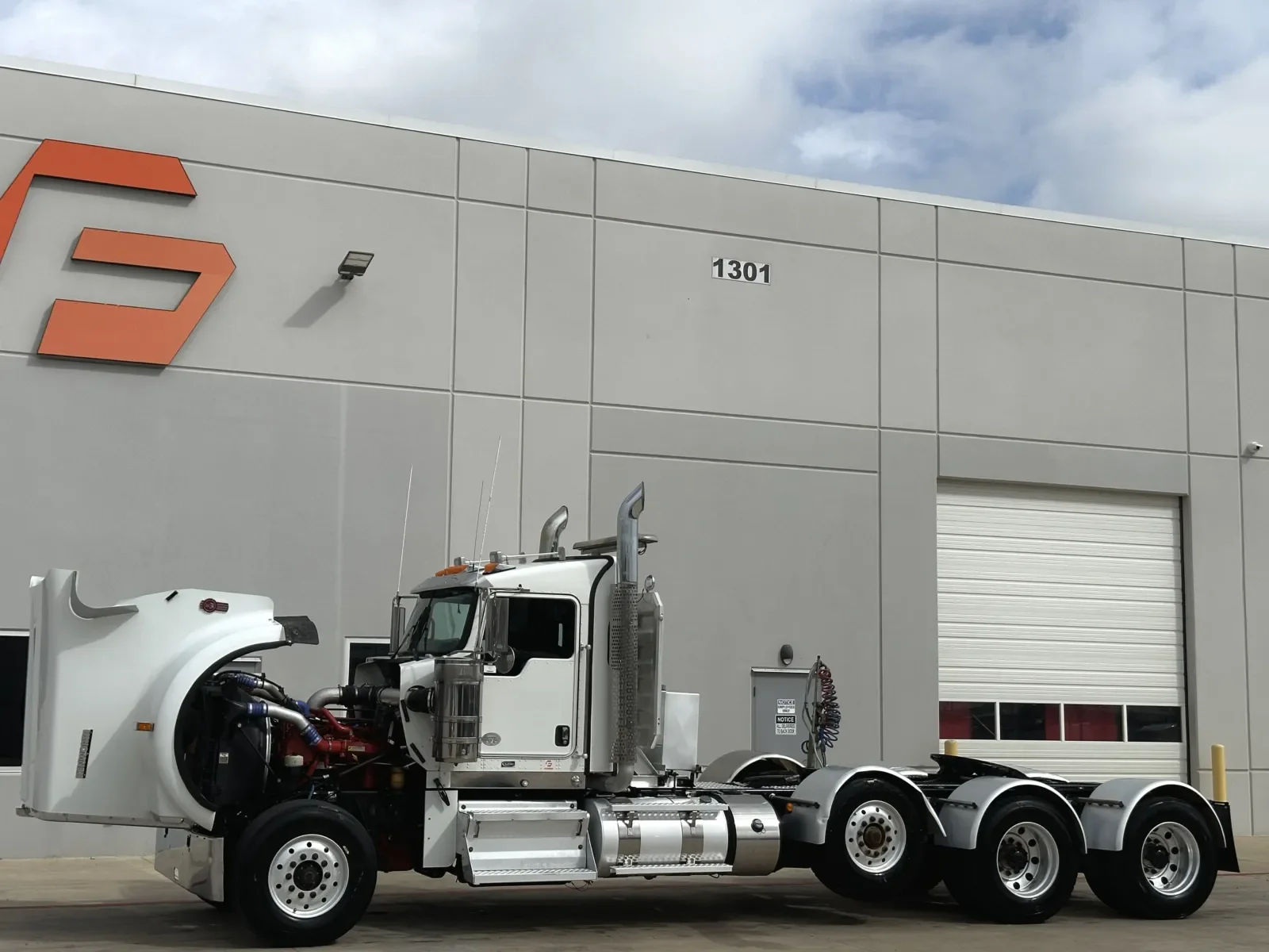2017 Kenworth W900 - image 10