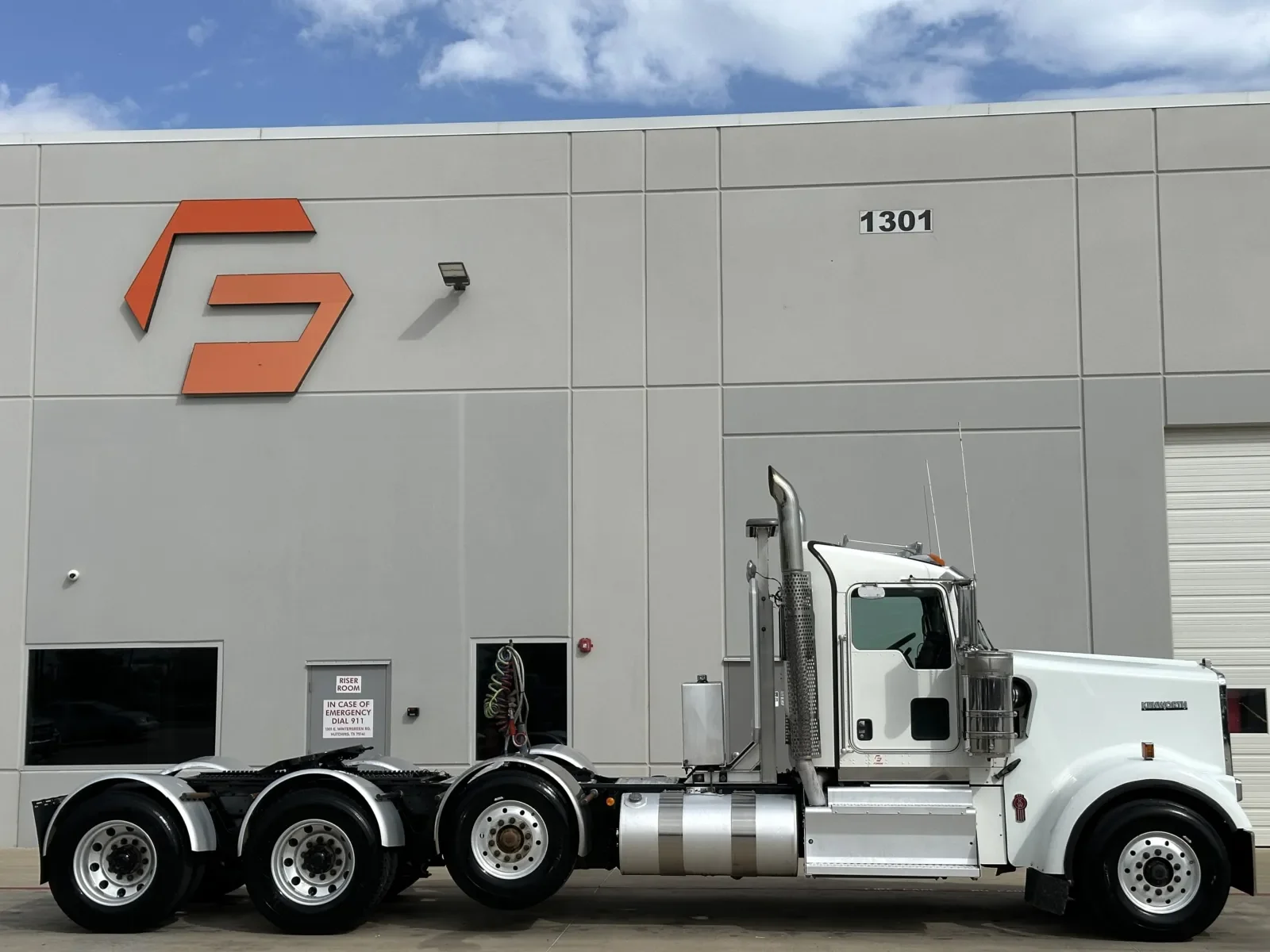 2017 Kenworth W900 - image 3