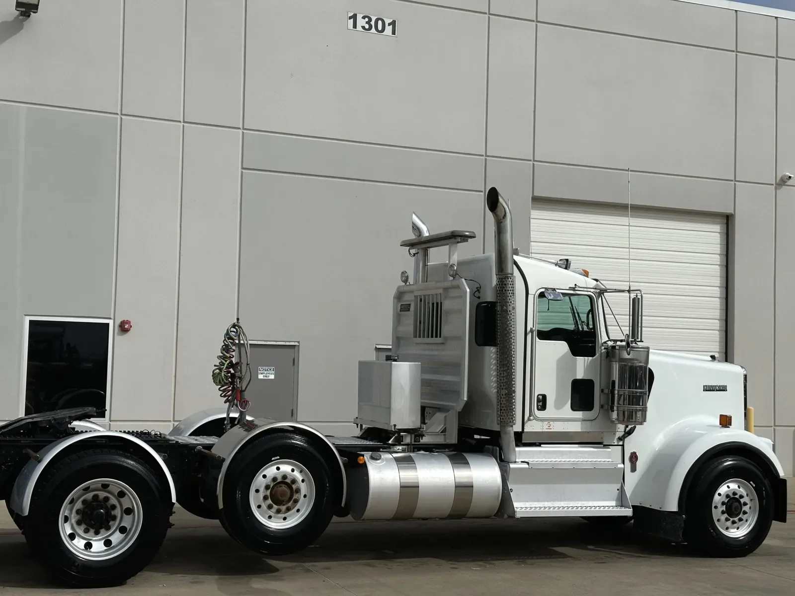 2017 Kenworth W900 - image 7