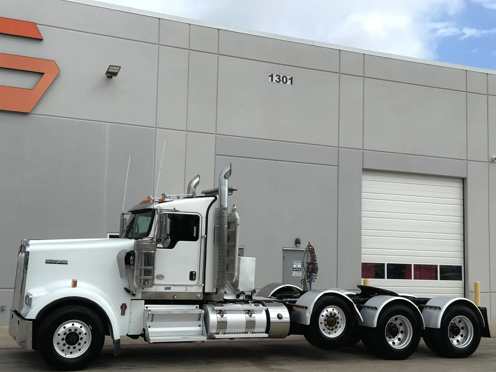 2017 Kenworth W900 in Hutchins, TX — photo 2