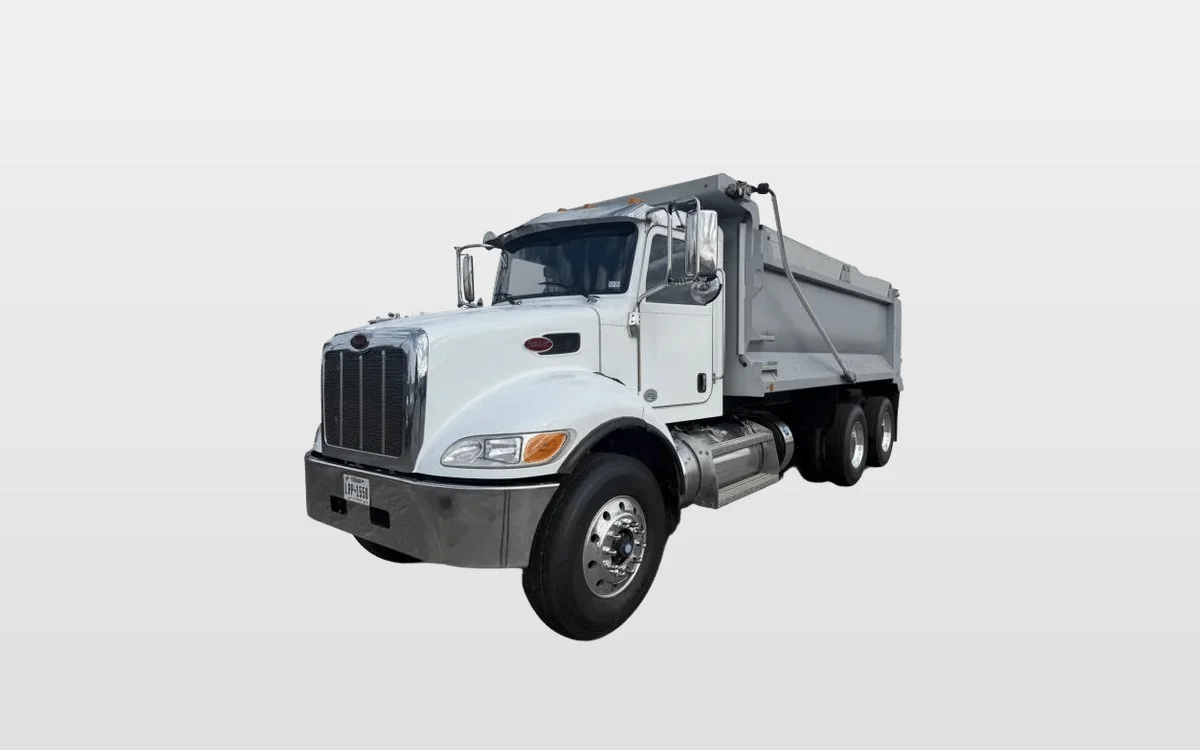 2018 Peterbilt 348 - image 1
