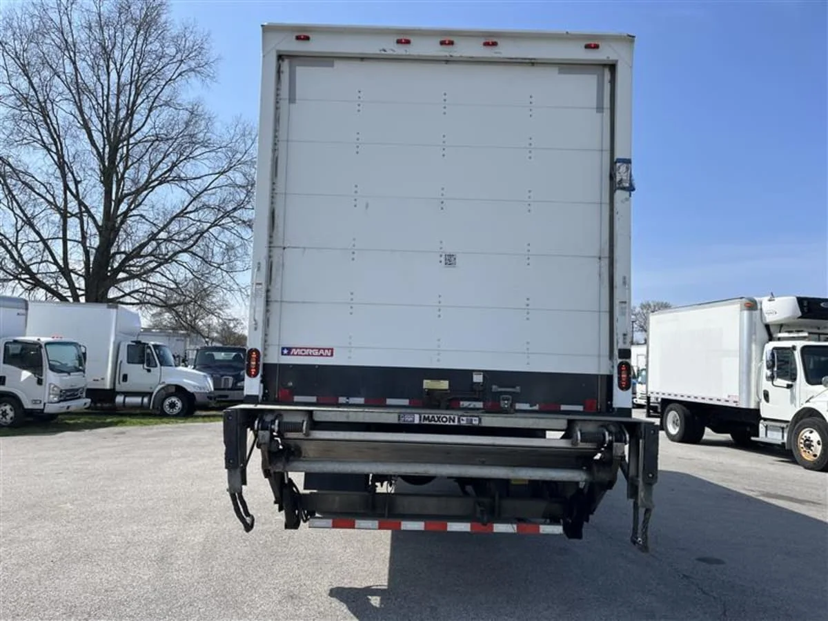 2018 Freightliner M2 106 - image 5