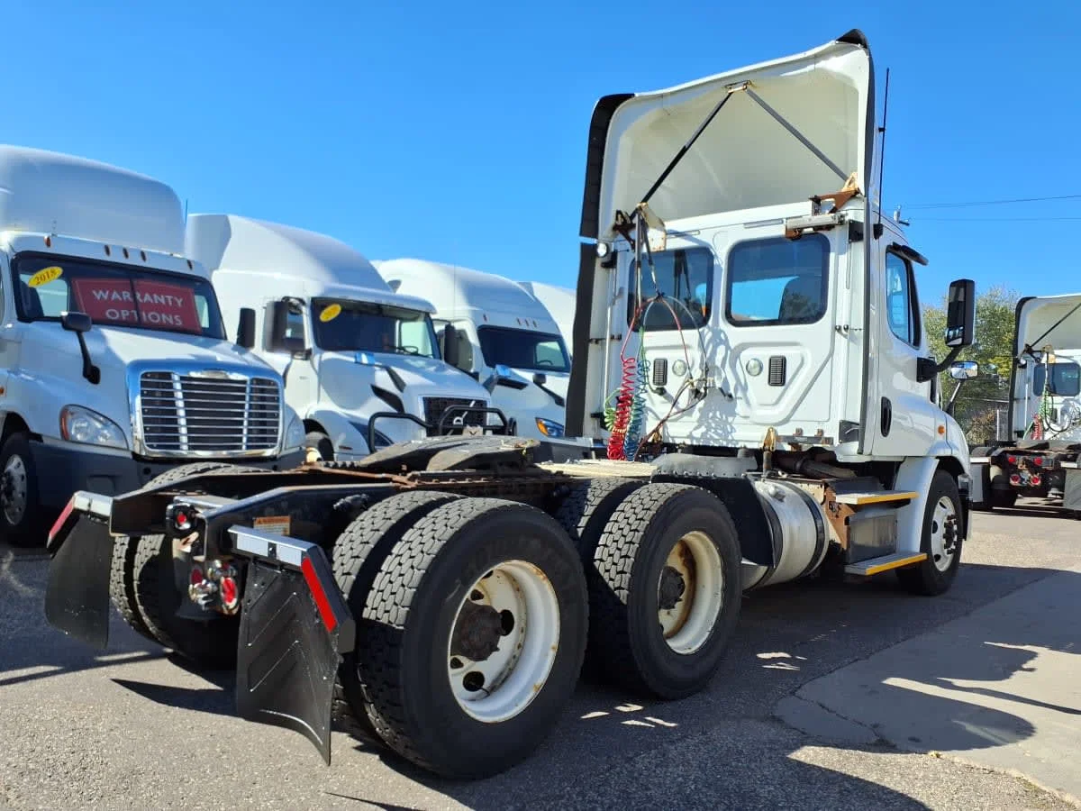 2017 Freightliner Cascadia in Minneapolis, MN — photo 4