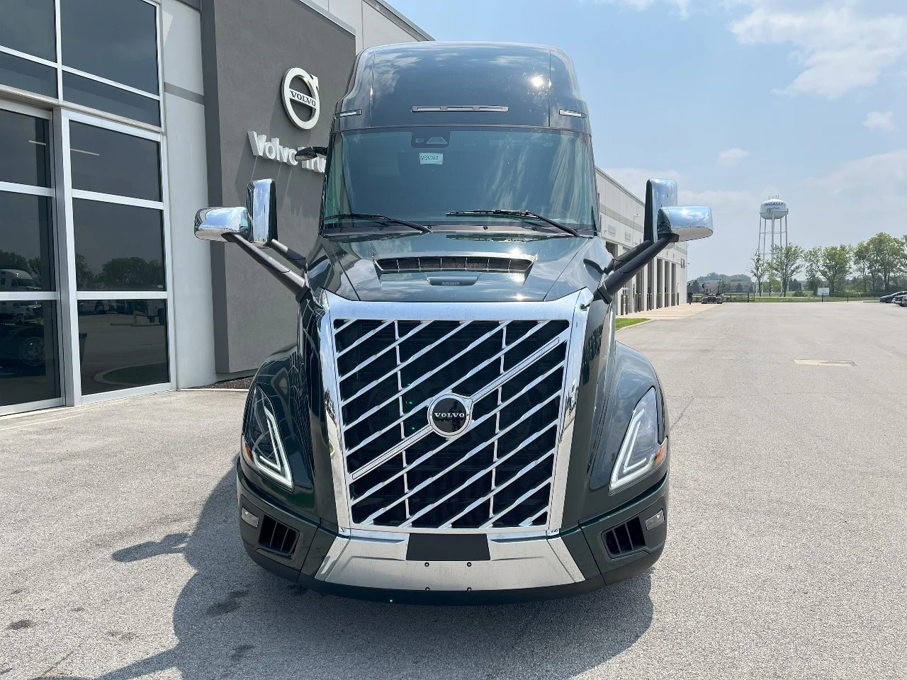 2026 Volvo VNL 860 in Pendleton, IN — photo 2