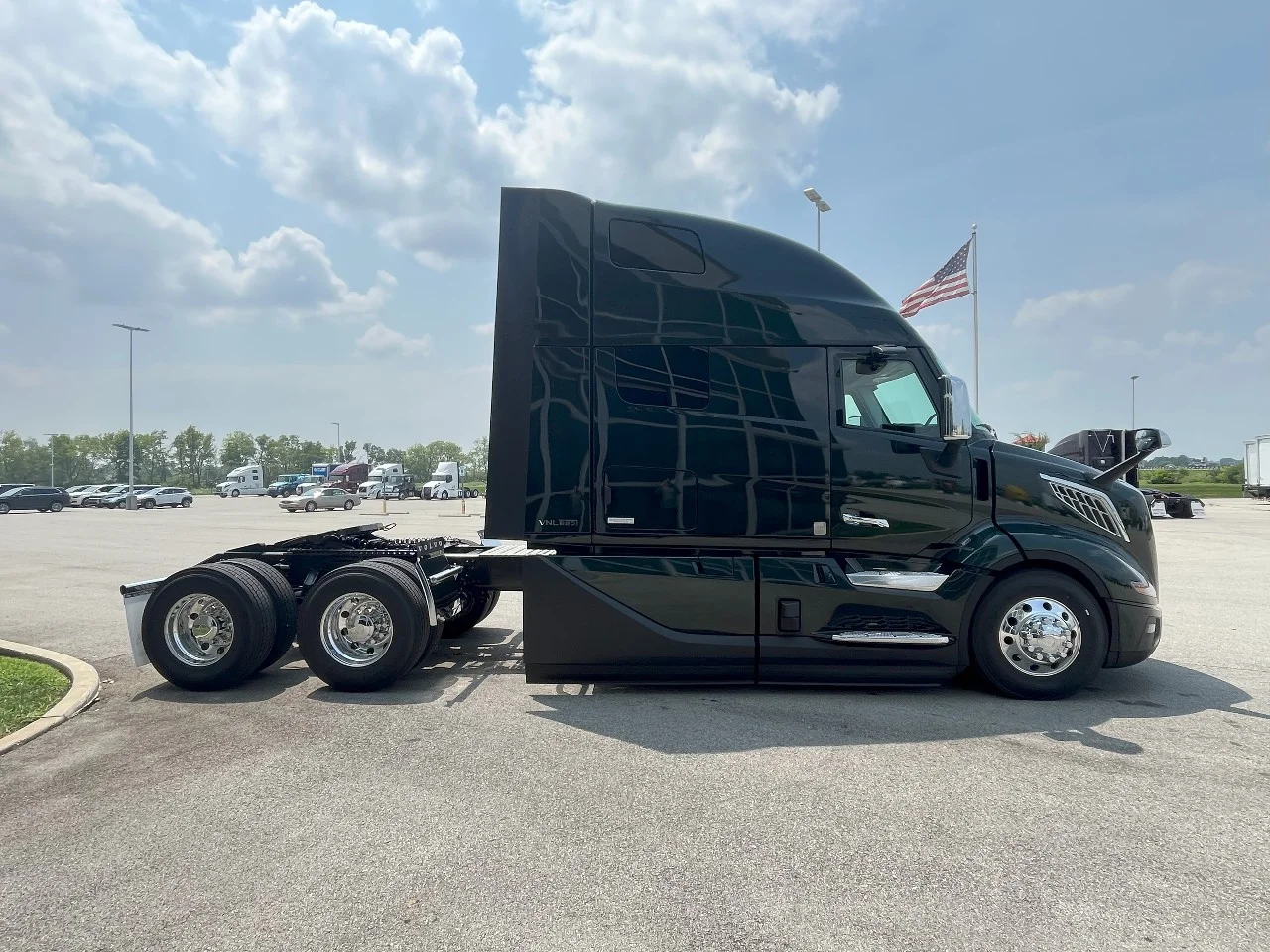 2026 Volvo VNL 860 in Pendleton, IN — photo 4