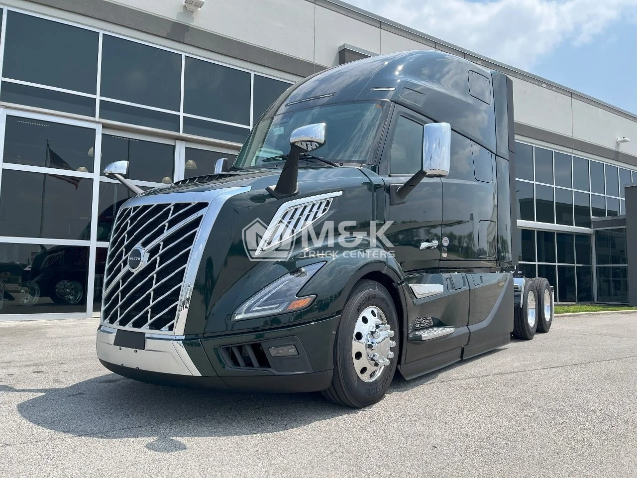 2026 Volvo VNL 860 in Pendleton, IN