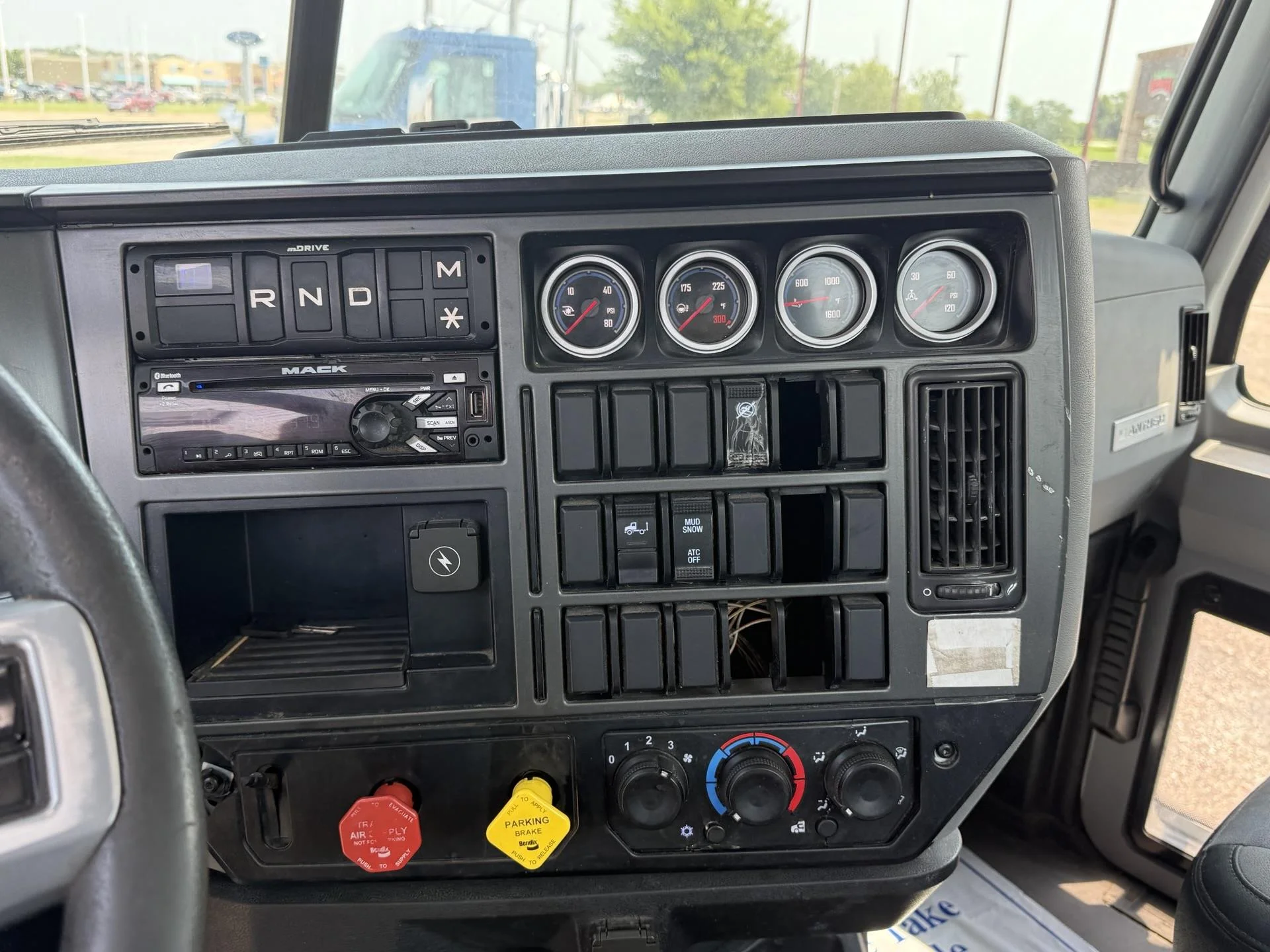 2020 Mack Anthem in Quincy, IL — photo 15