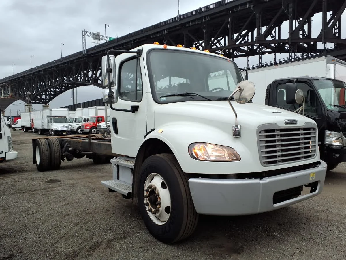2019 Freightliner M2 106 in Kearny, NJ — photo 3
