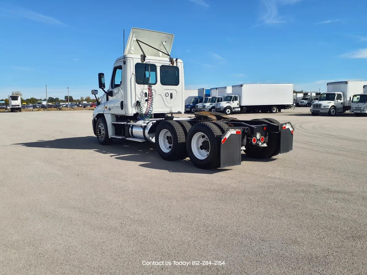 2019 Freightliner Cascadia - image 6