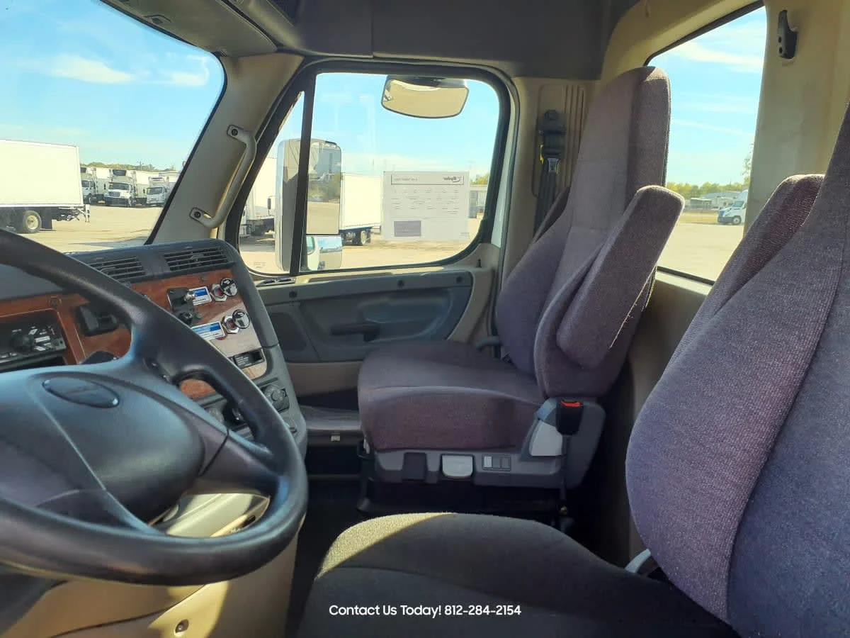 2019 Freightliner Cascadia - image 7