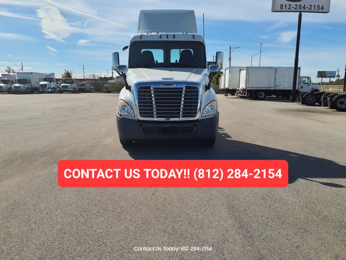 2019 Freightliner Cascadia - image 2