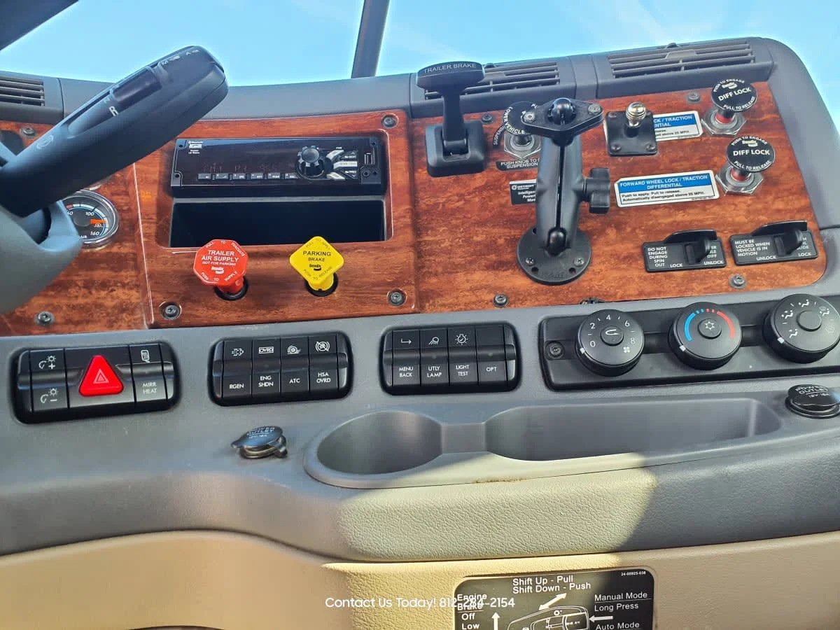 2019 Freightliner Cascadia - image 11