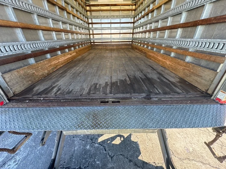 2020 Isuzu NQR - image 10