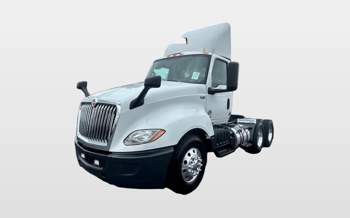 2020 International LT - image 1