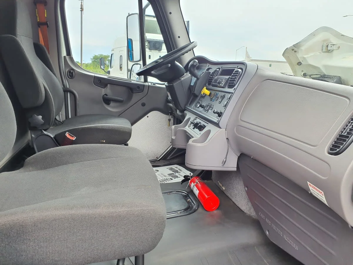 2020 Freightliner M2 106 in Oak Creek, WI — photo 12