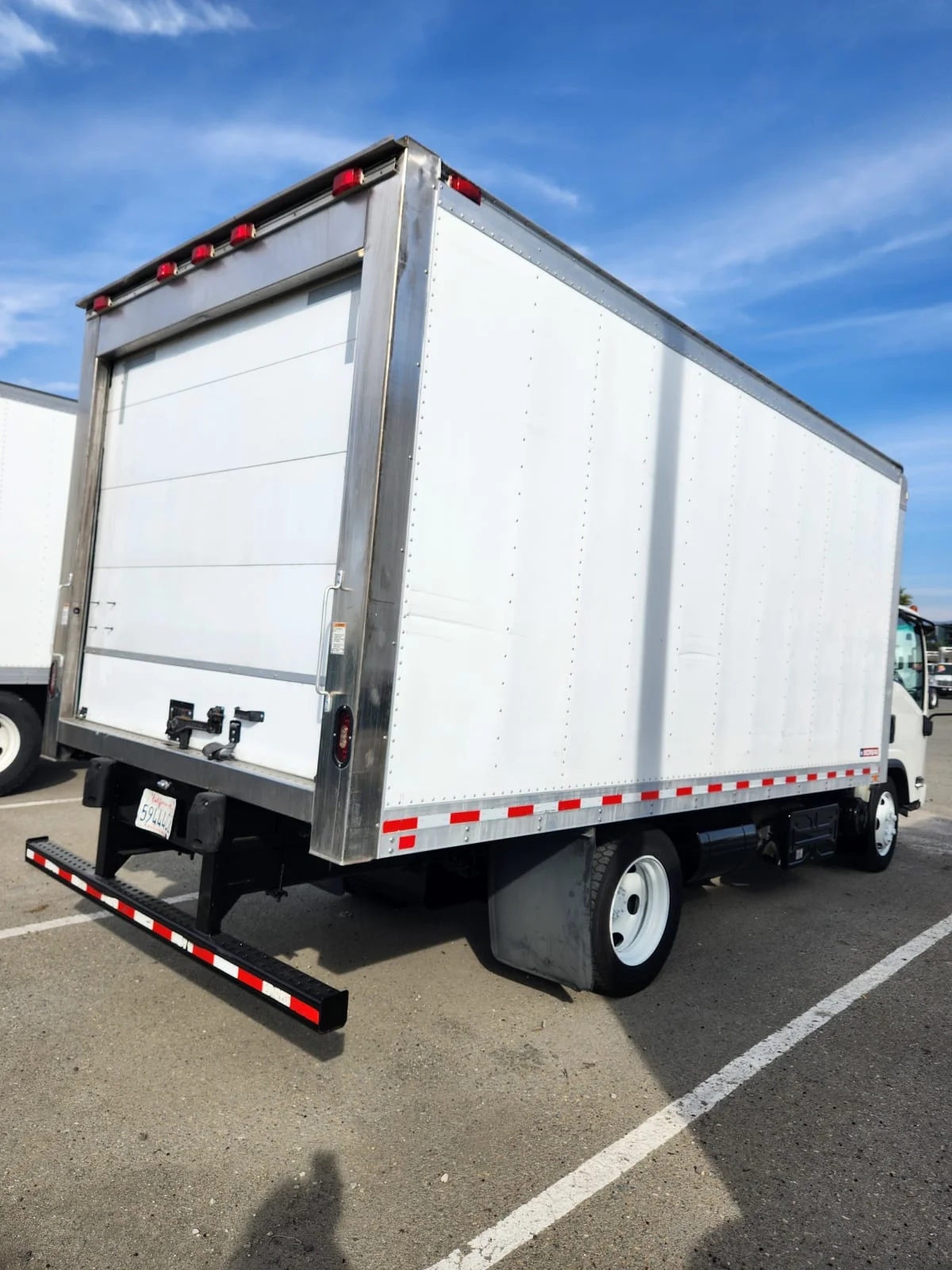 2017 Isuzu NRR - image 4