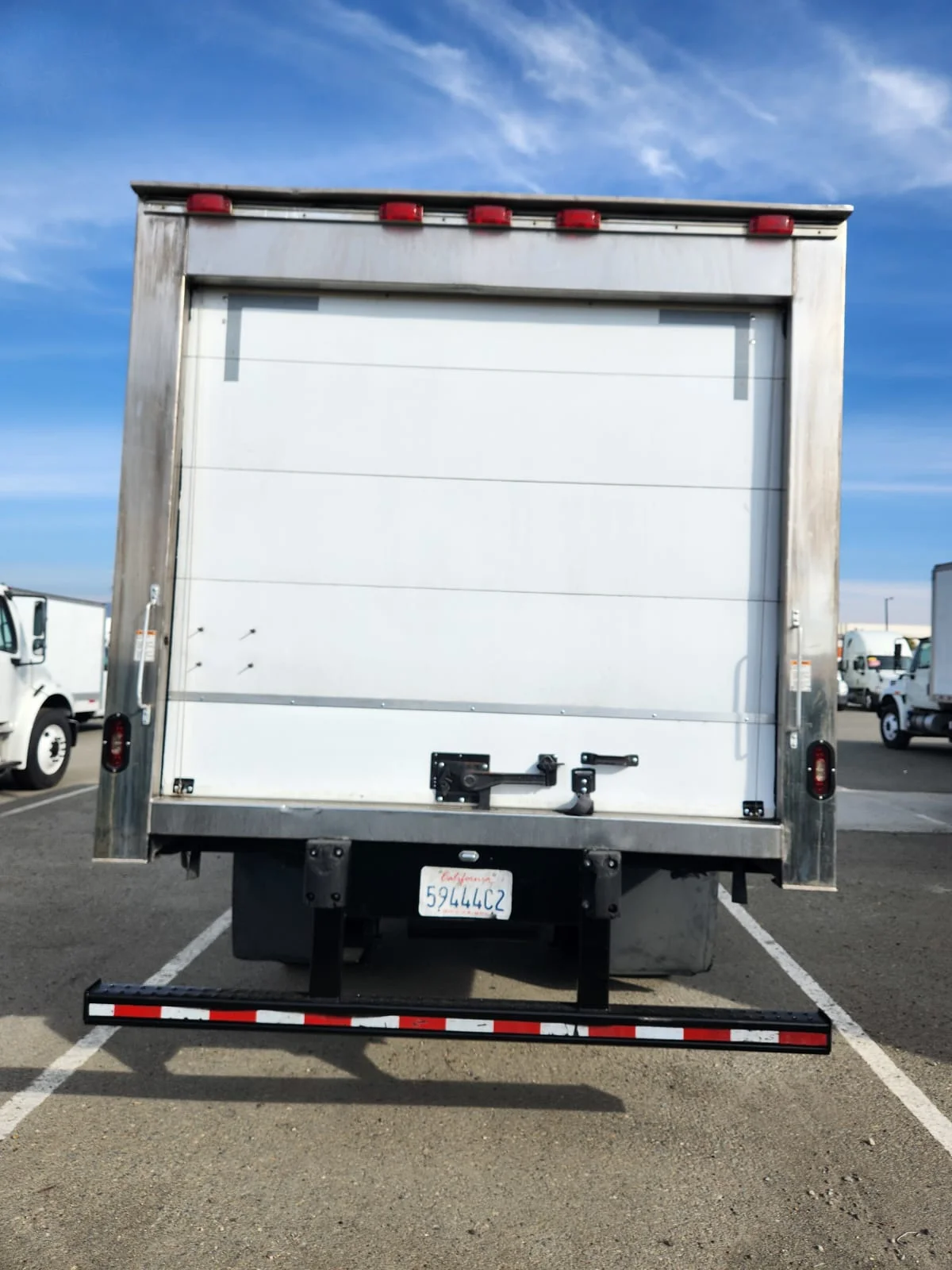 2017 Isuzu NRR - image 5