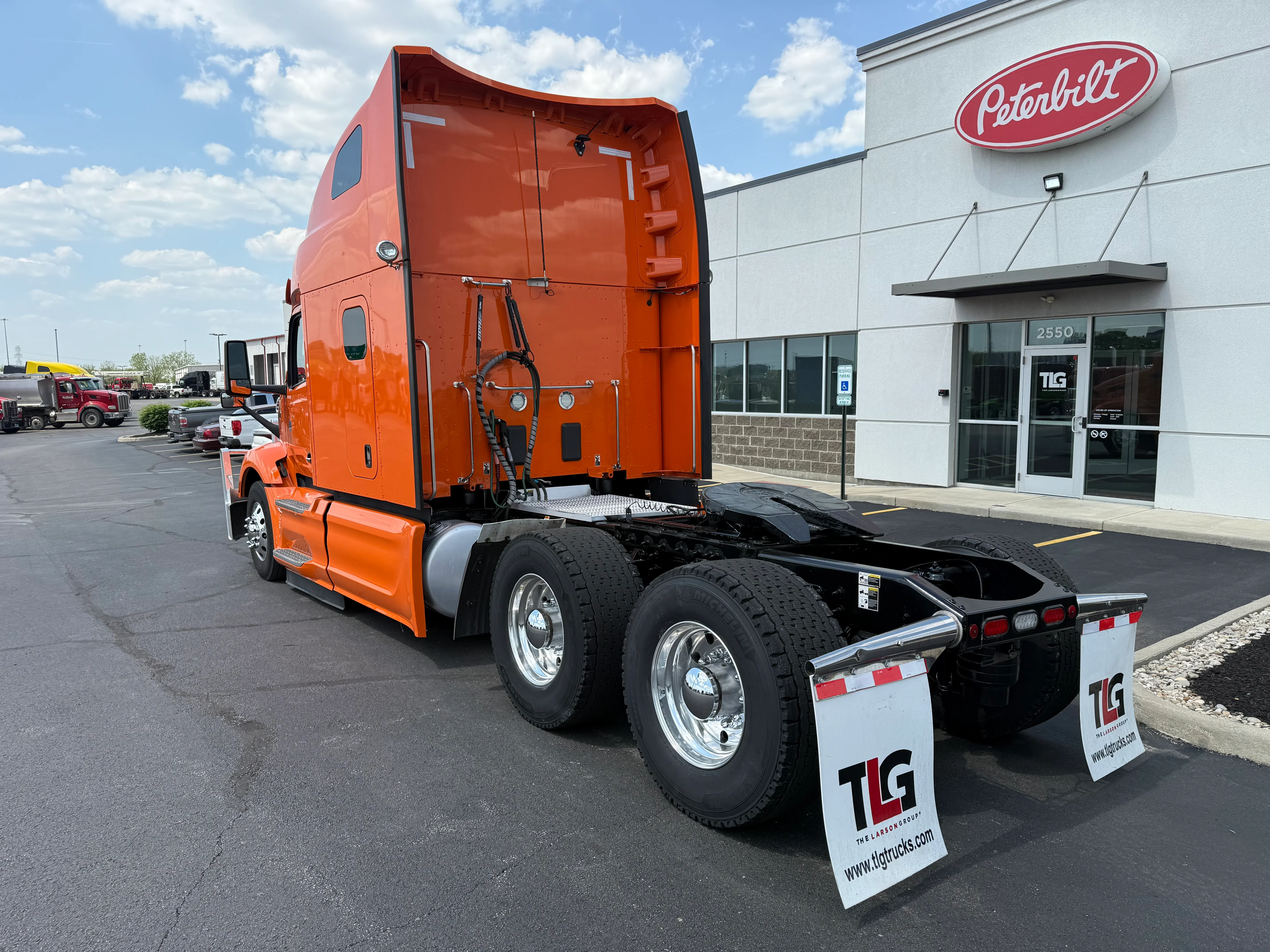 2023 Peterbilt 579 in Cincinnati, OH — photo 3