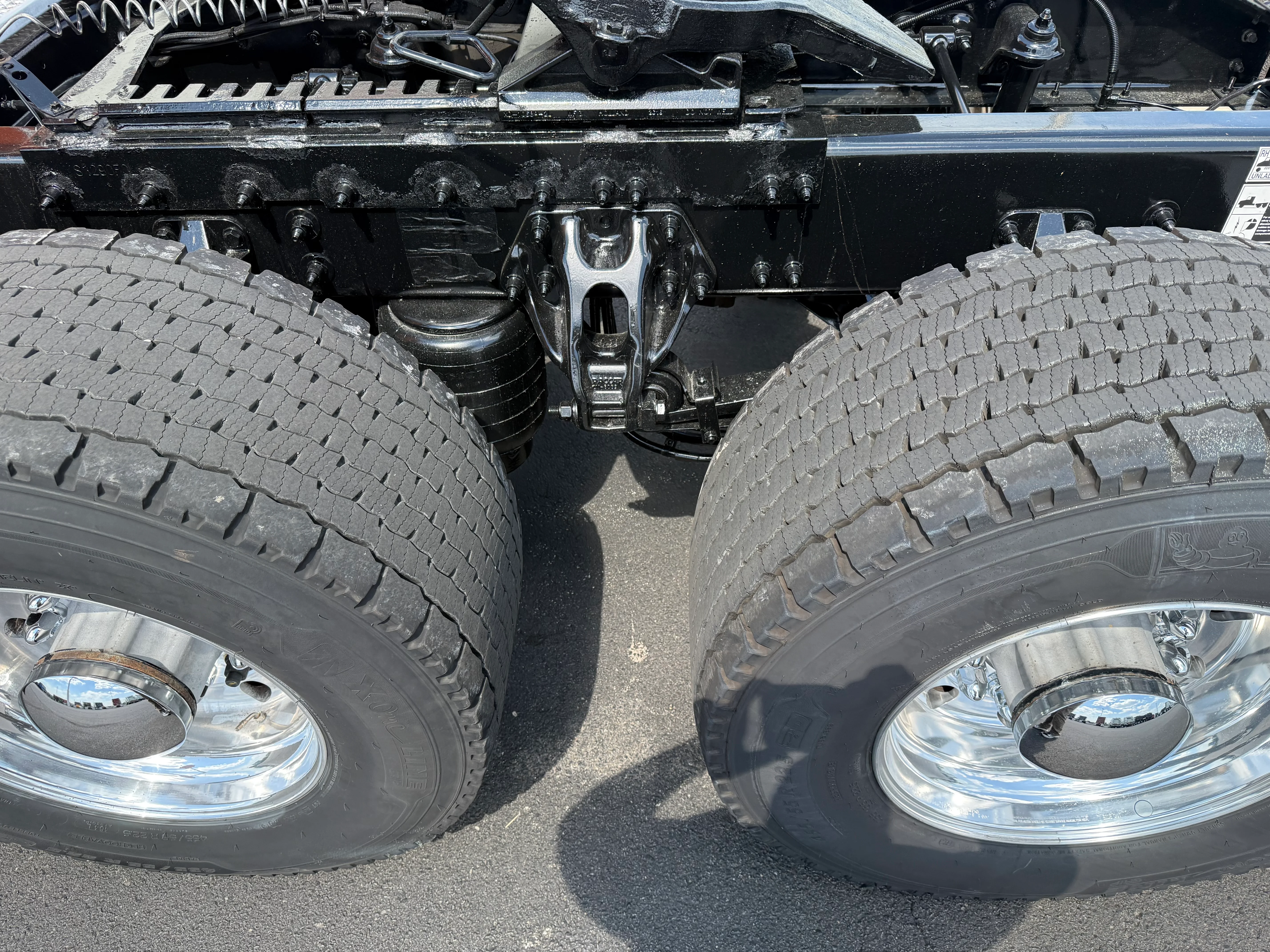 2023 Peterbilt 579 in Cincinnati, OH — photo 13