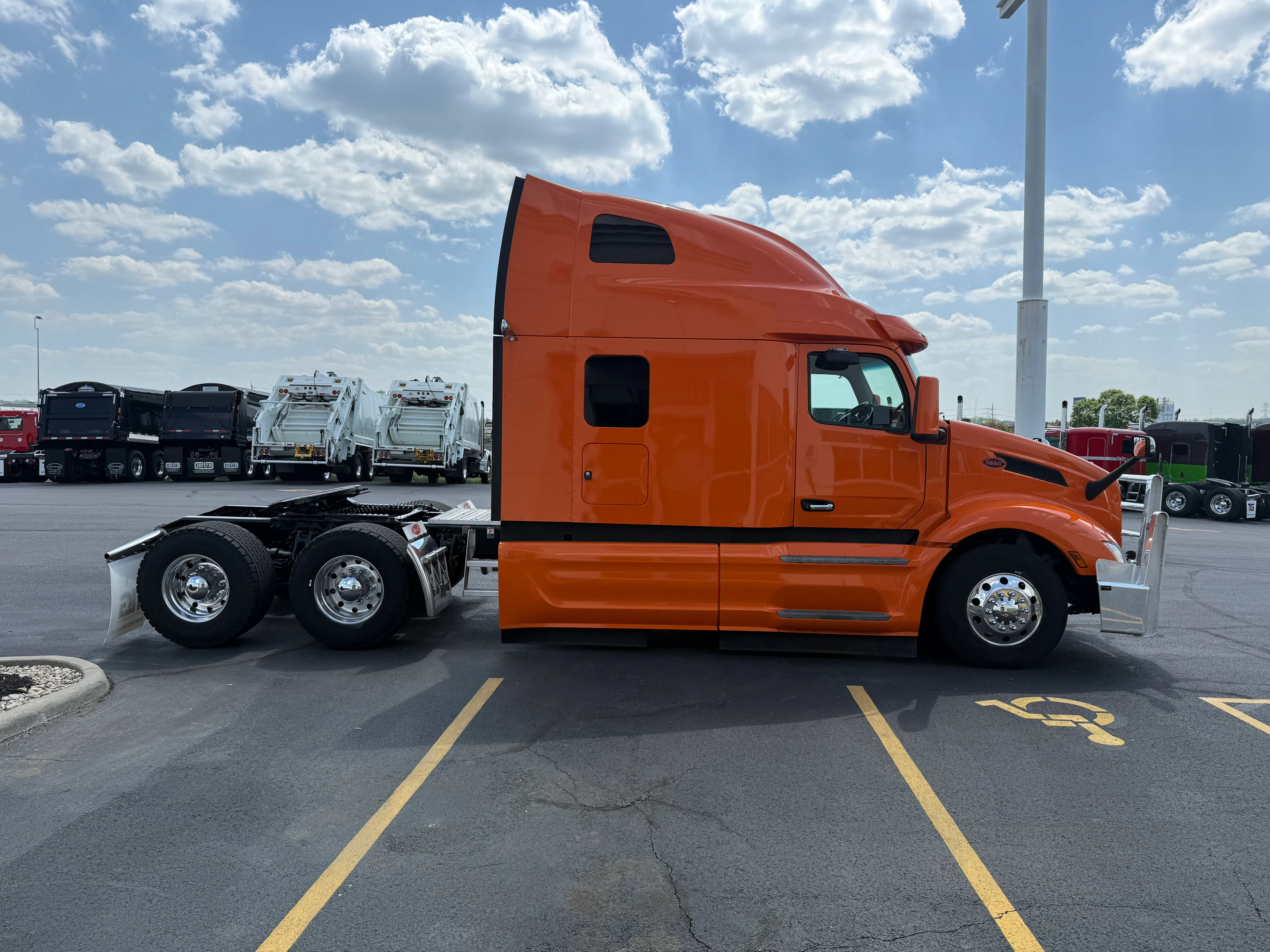 2023 Peterbilt 579 in Cincinnati, OH — photo 6