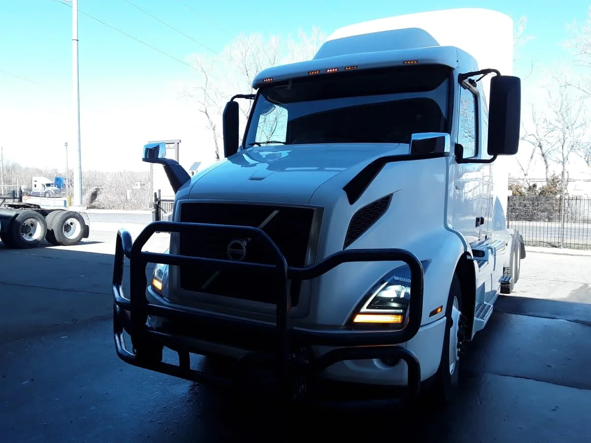 2020 Volvo VNR 640 in Kansas City, MO