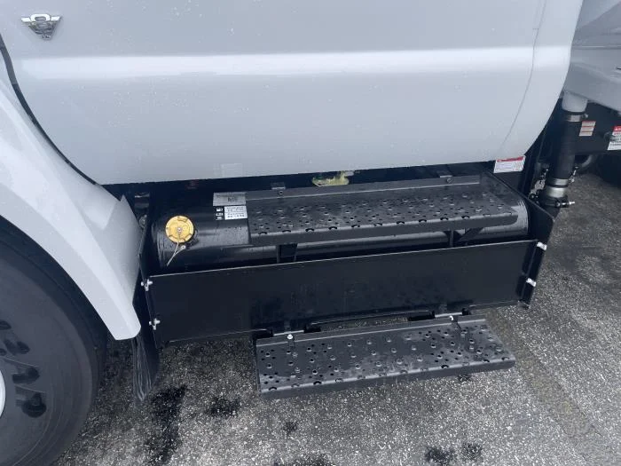 2027 Ford F-750 — photo 11