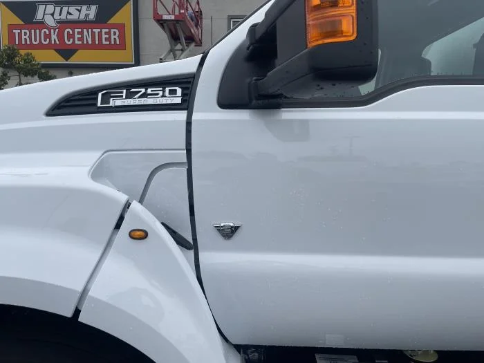 2027 Ford F-750 — photo 10
