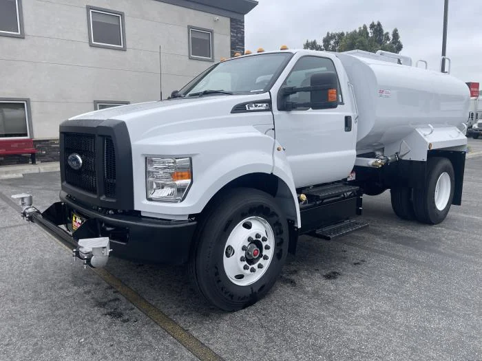 2027 Ford F-750 — photo 2