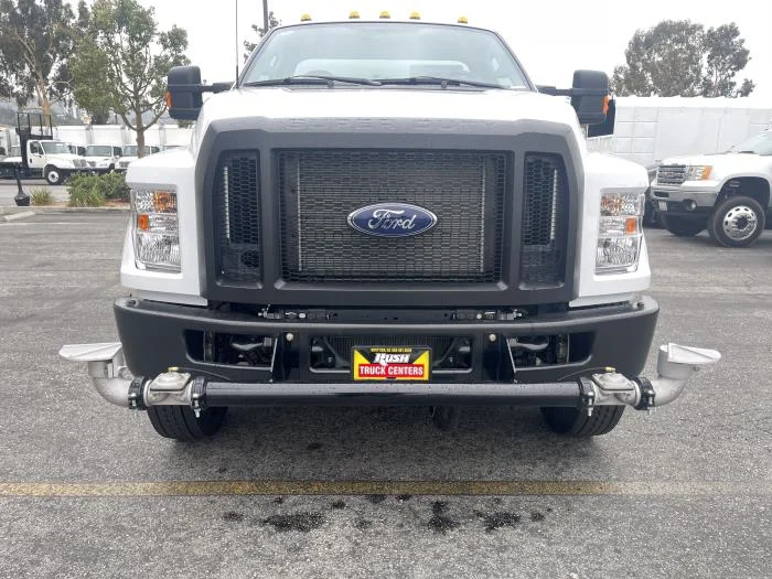 2027 Ford F-750 — photo 9