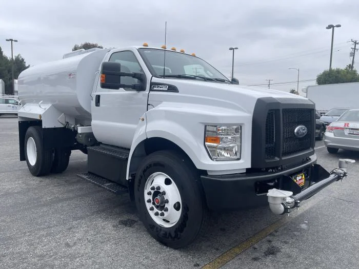 2027 Ford F-750 — photo 8
