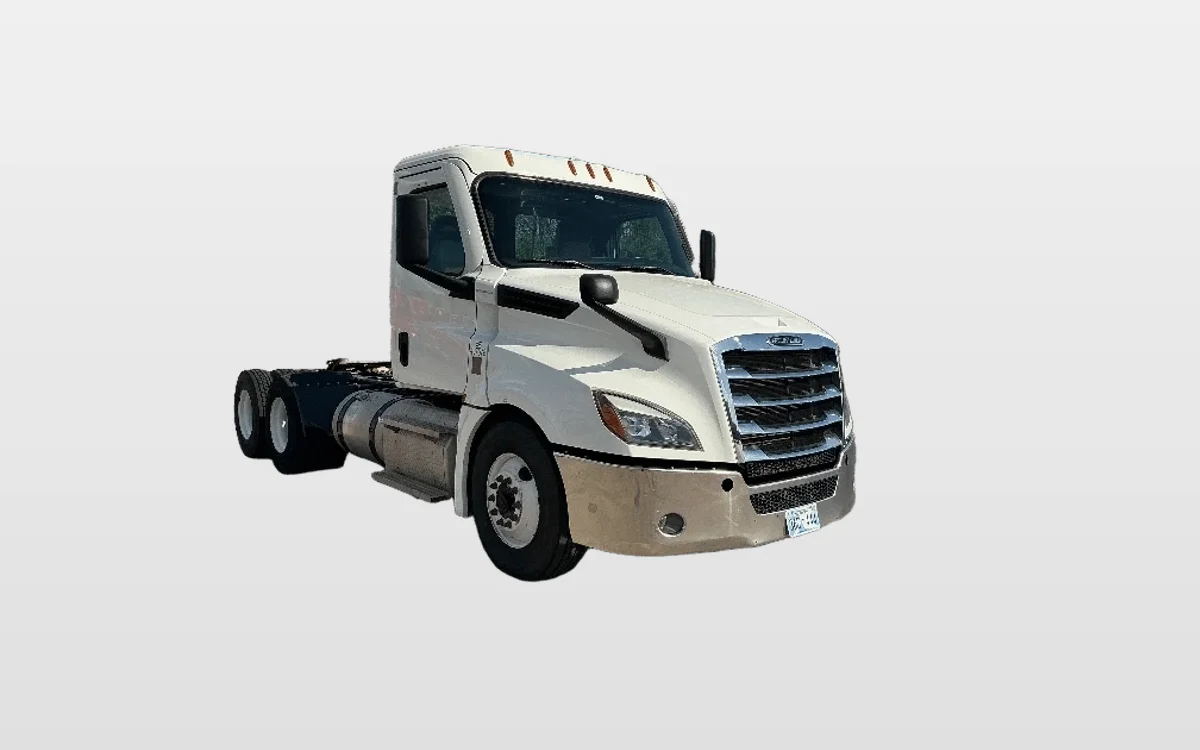 2022 Freightliner Cascadia - image 1