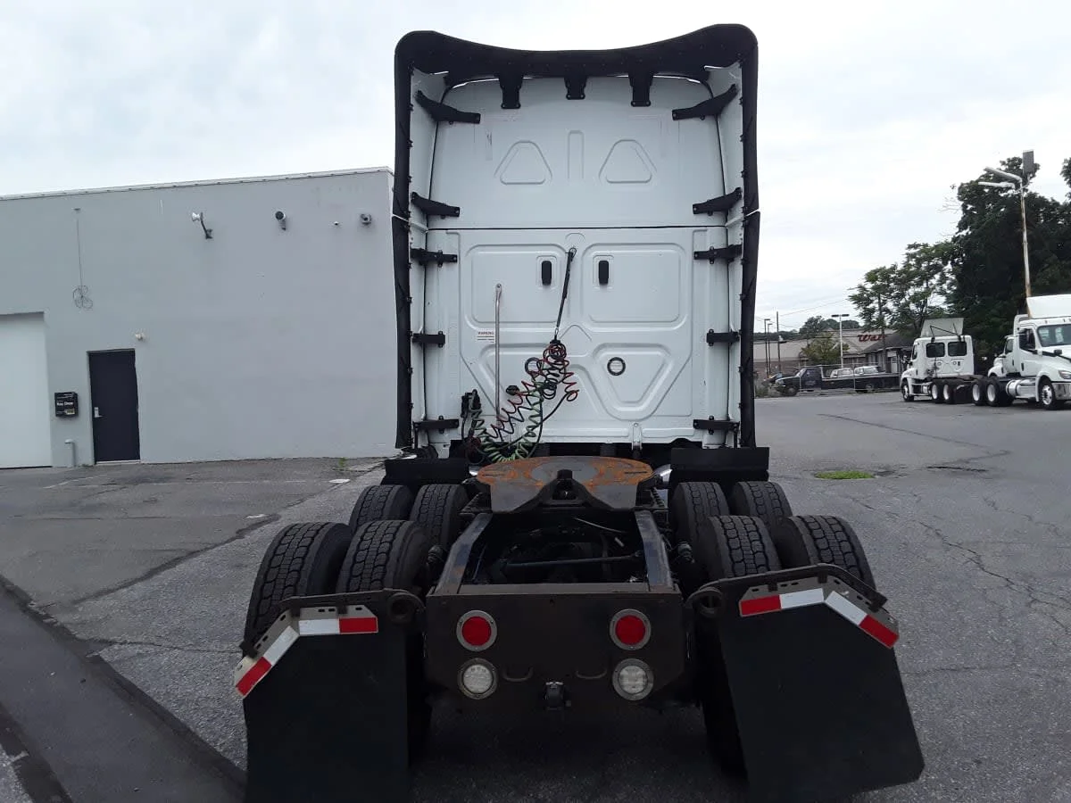 2023 Freightliner Cascadia in Allentown, PA — photo 5