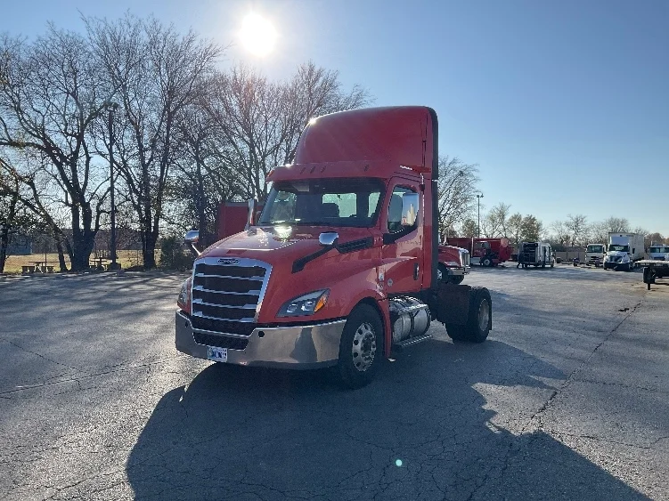 2019 Freightliner Cascadia in Oklahoma City, OK — photo 3