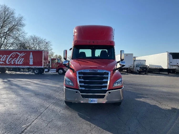 2019 Freightliner Cascadia in Oklahoma City, OK — photo 2