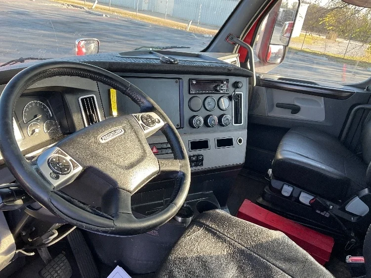 2019 Freightliner Cascadia in Oklahoma City, OK — photo 10