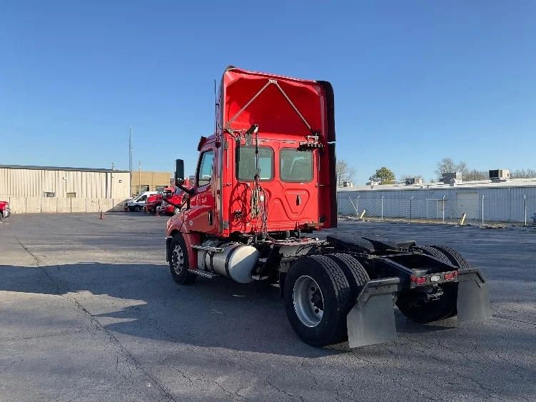 2019 Freightliner Cascadia in Oklahoma City, OK — photo 5