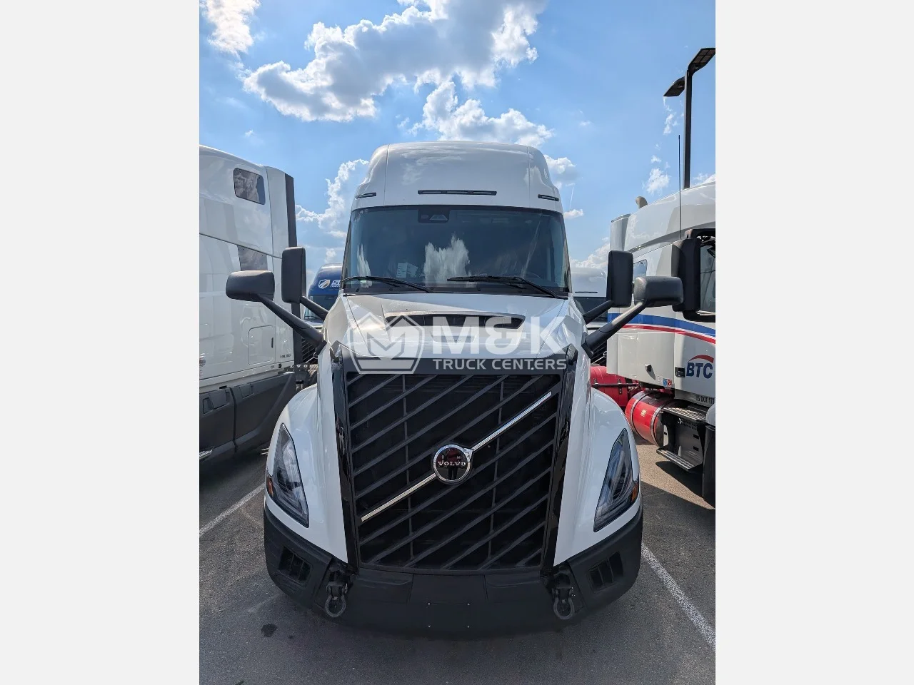 2026 Volvo VNL 860 in Des Plaines, IL — photo 2