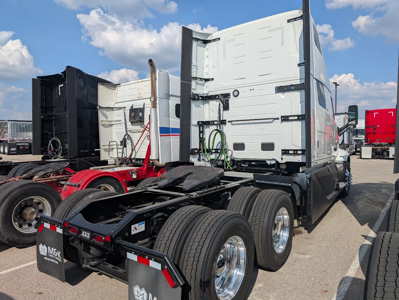 2026 Volvo VNL 860 in Des Plaines, IL — photo 6