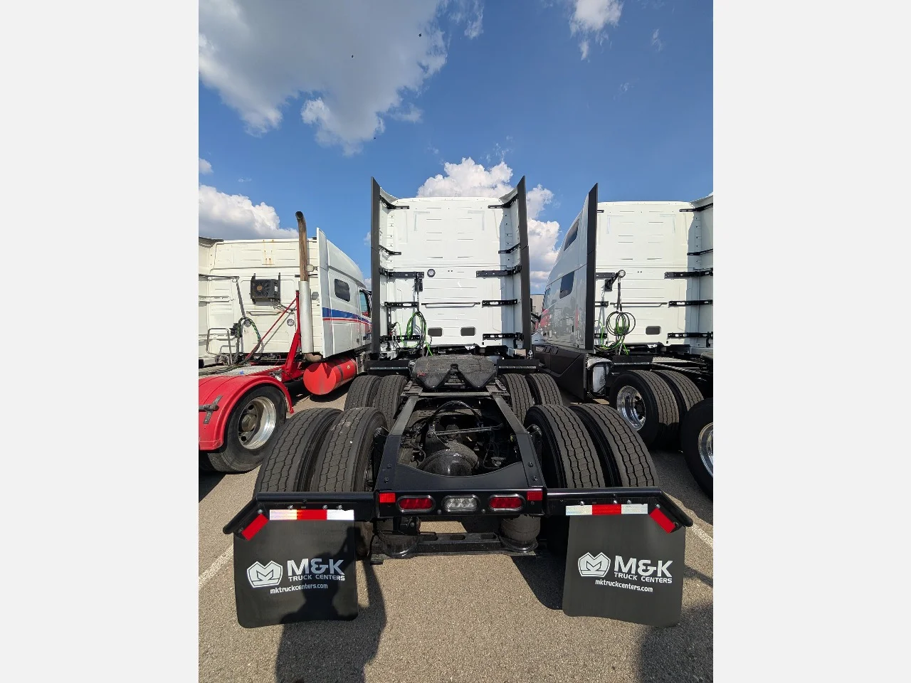 2026 Volvo VNL 860 in Des Plaines, IL — photo 5