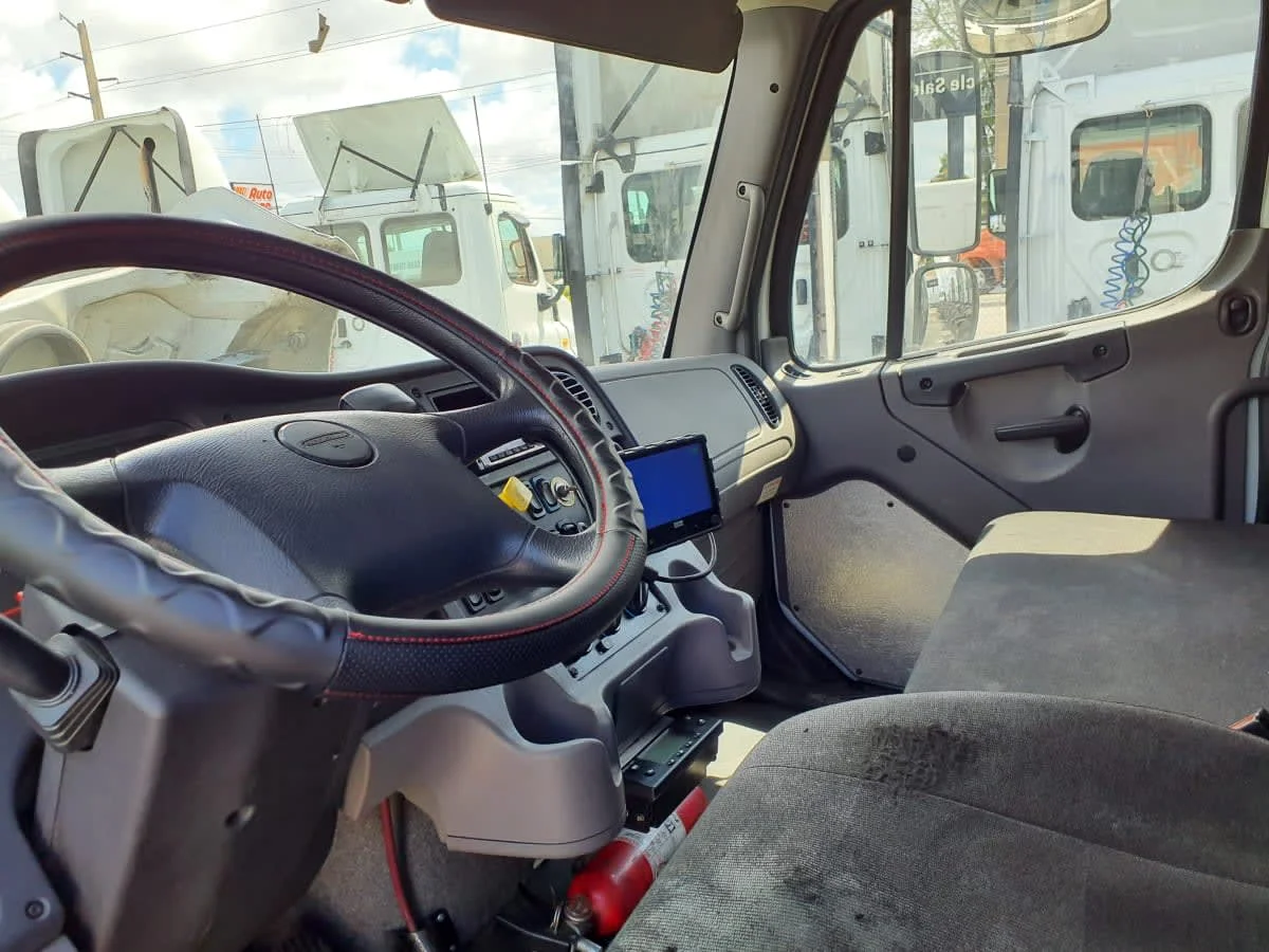 2018 Freightliner M2 106 in Miami, FL — photo 8