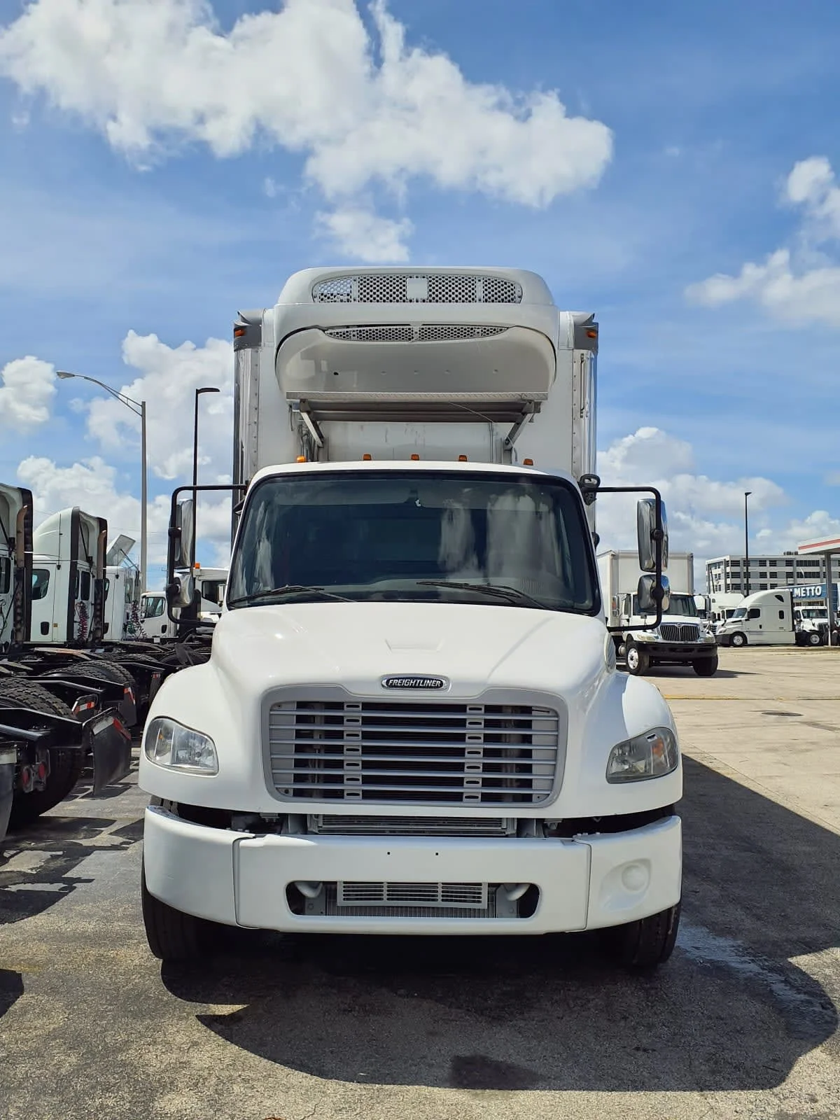 2018 Freightliner M2 106 - image 2