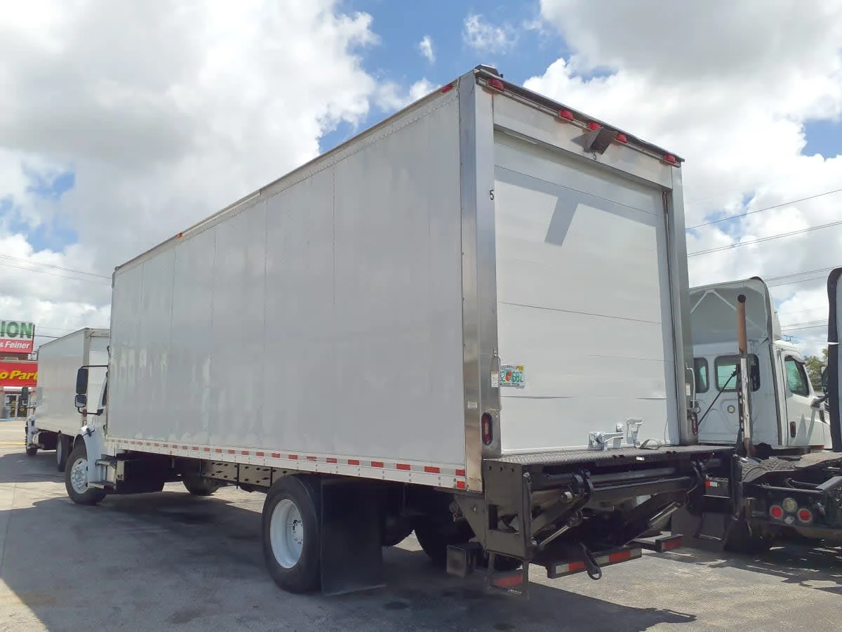 2018 Freightliner M2 106 in Miami, FL — photo 6