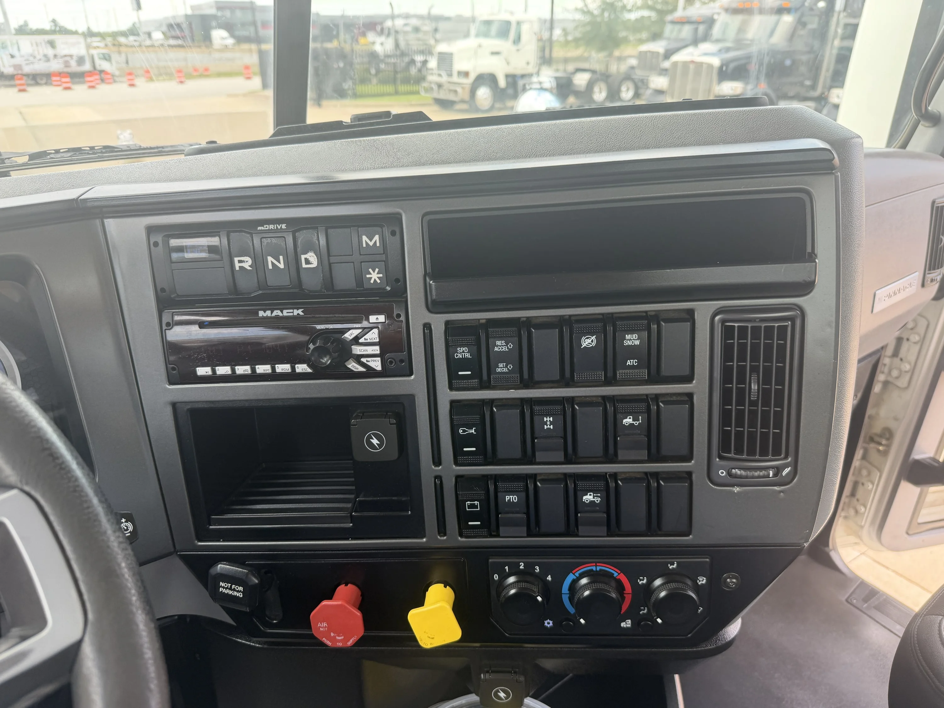 2020 Mack Pinnacle in Houston, TX — photo 13
