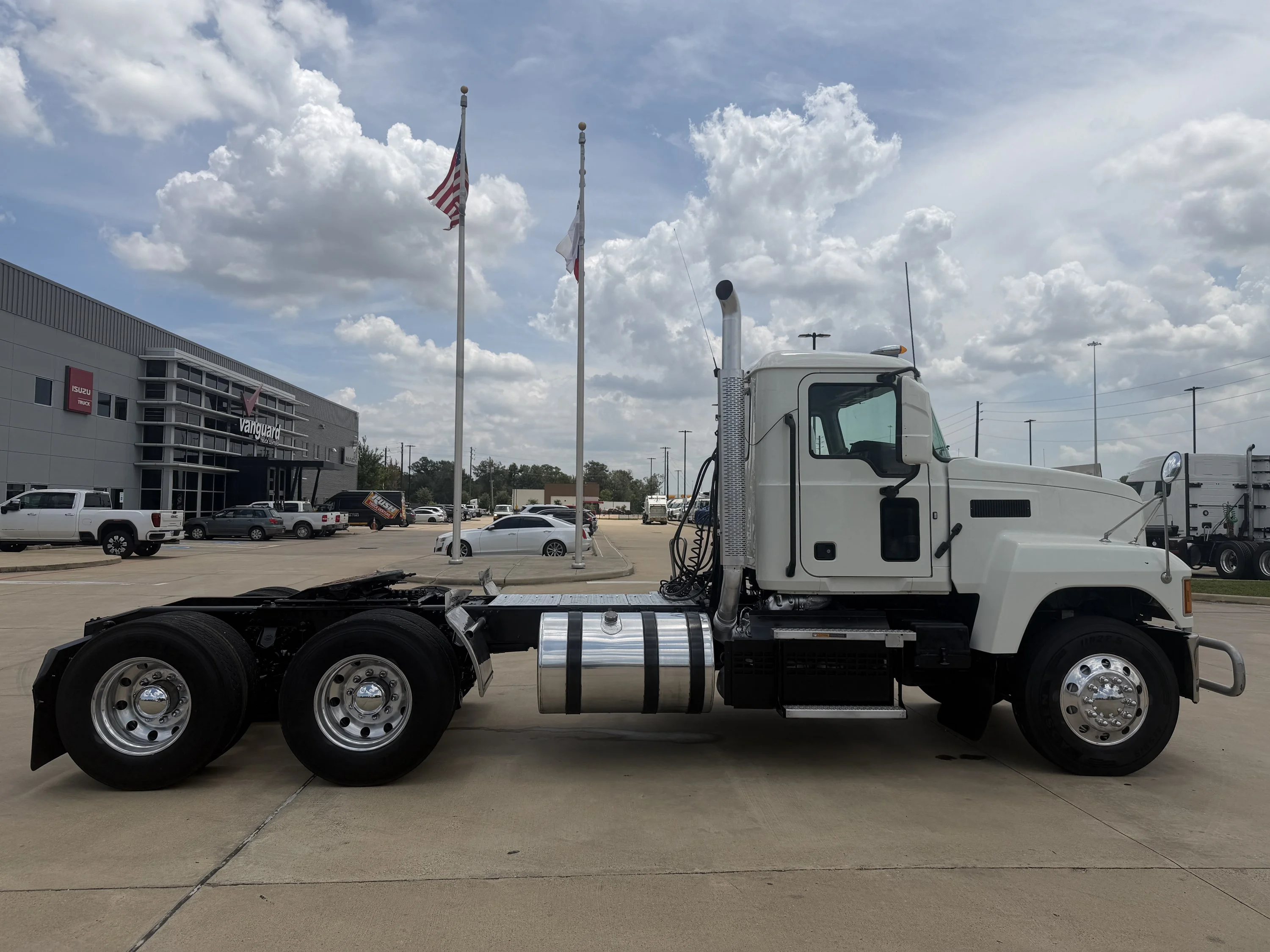 2020 Mack Pinnacle in Houston, TX — photo 4