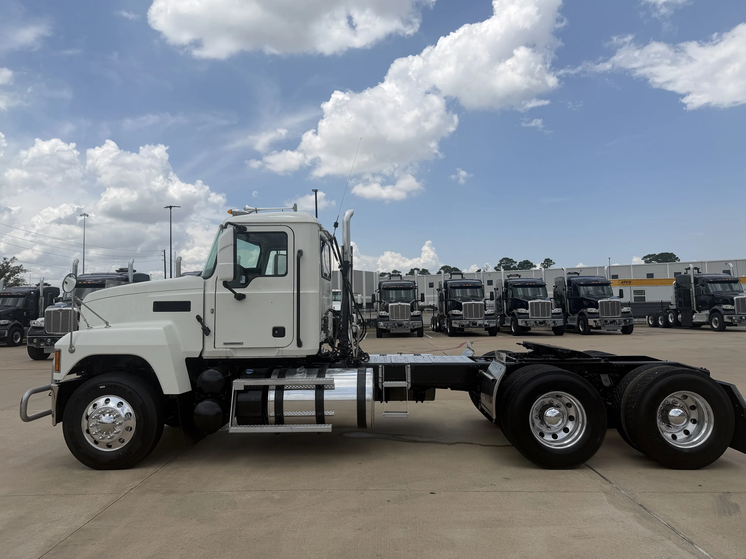2020 Mack Pinnacle in Houston, TX — photo 8