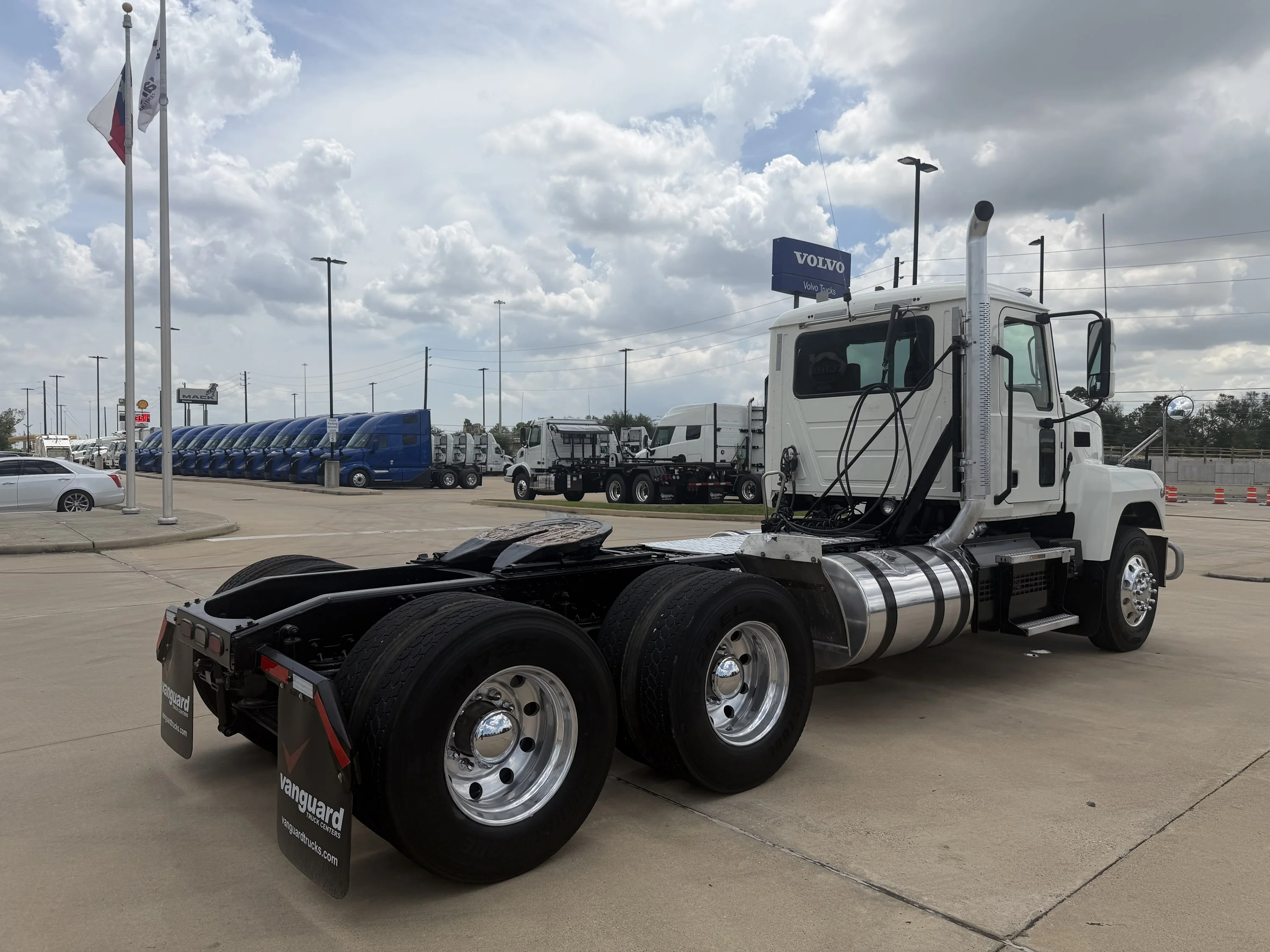 2020 Mack Pinnacle in Houston, TX — photo 5