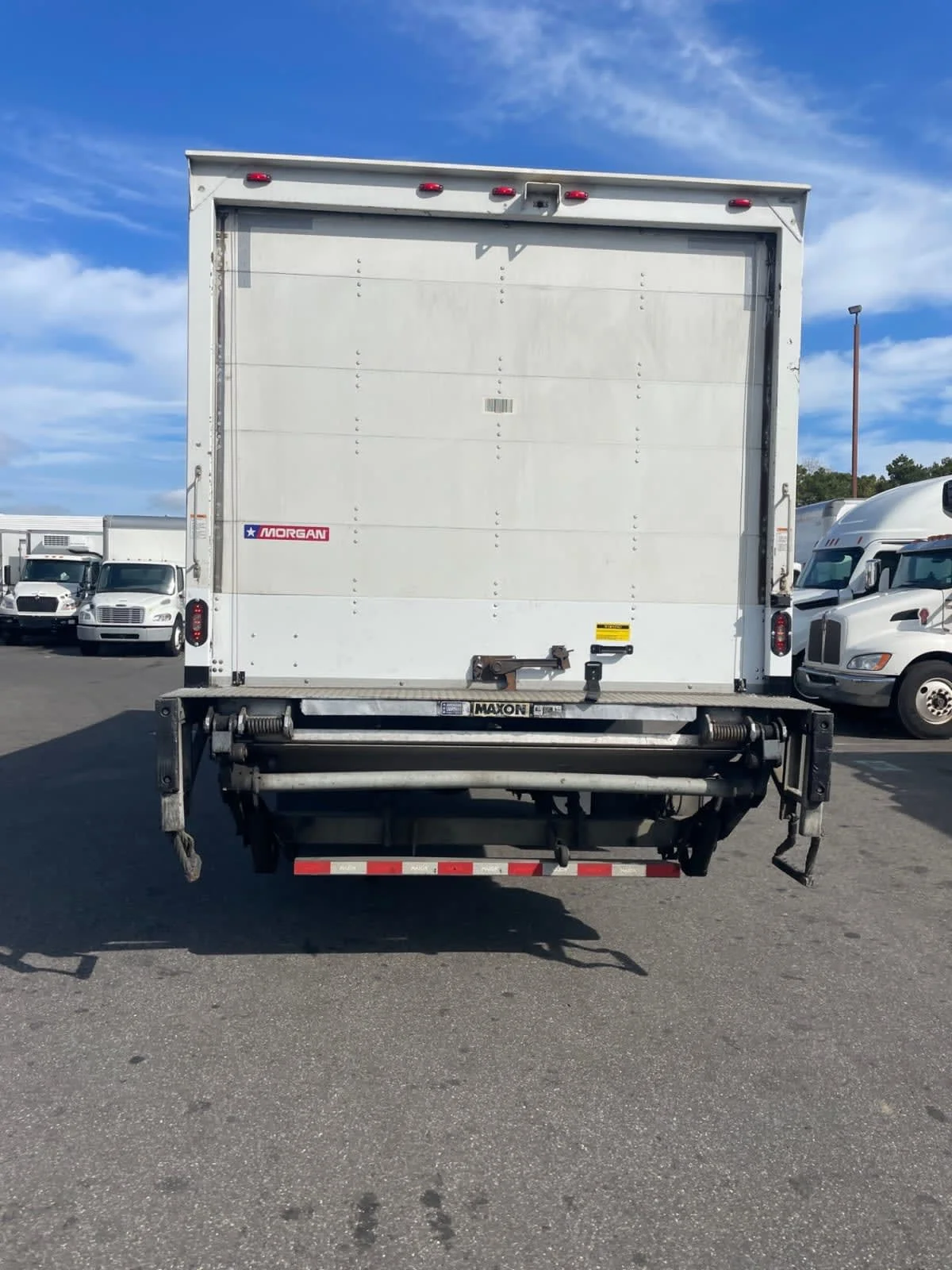 2018 Freightliner M2 106 - image 5