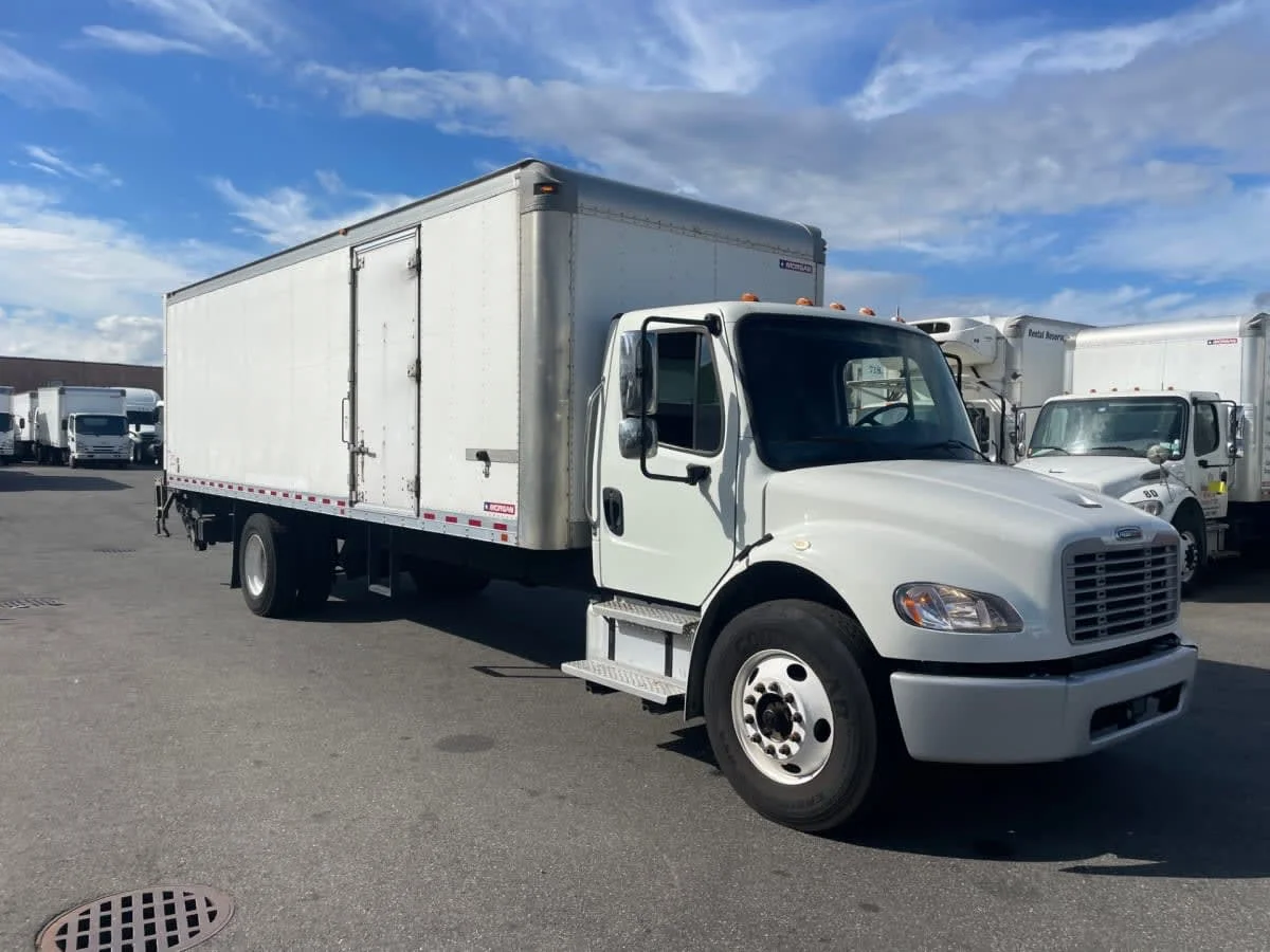 2018 Freightliner M2 106 - image 3